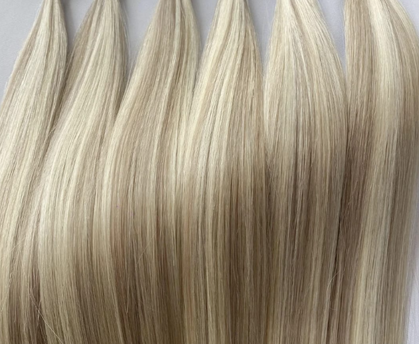 #P18/60 Highlighted Blonde Straight Weave Extensions